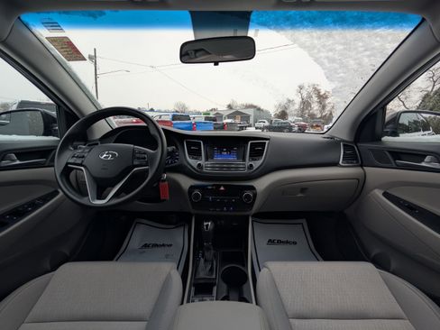 Used 2017 Hyundai Tucson SE image 2
