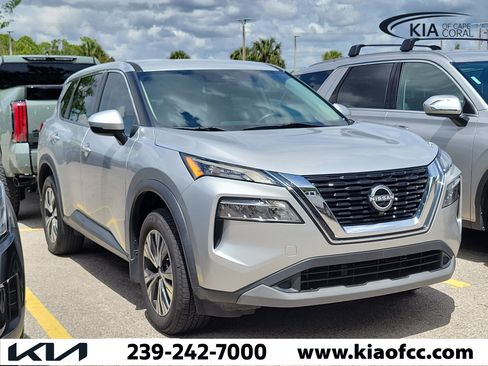 Used 2022 Nissan Rogue SV image 1