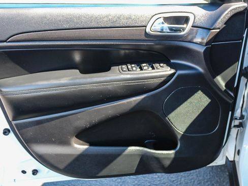 Used 2018 Jeep Grand Cherokee Laredo image 20