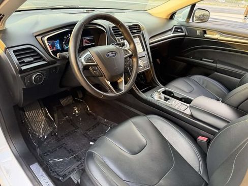 Used 2019 Ford Fusion Energi Titanium FWD image 9