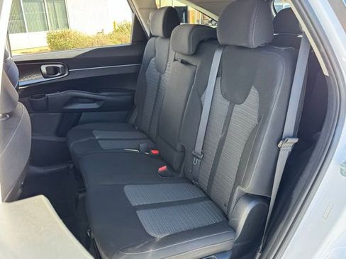 Used 2023 Kia Sorento LX image 27