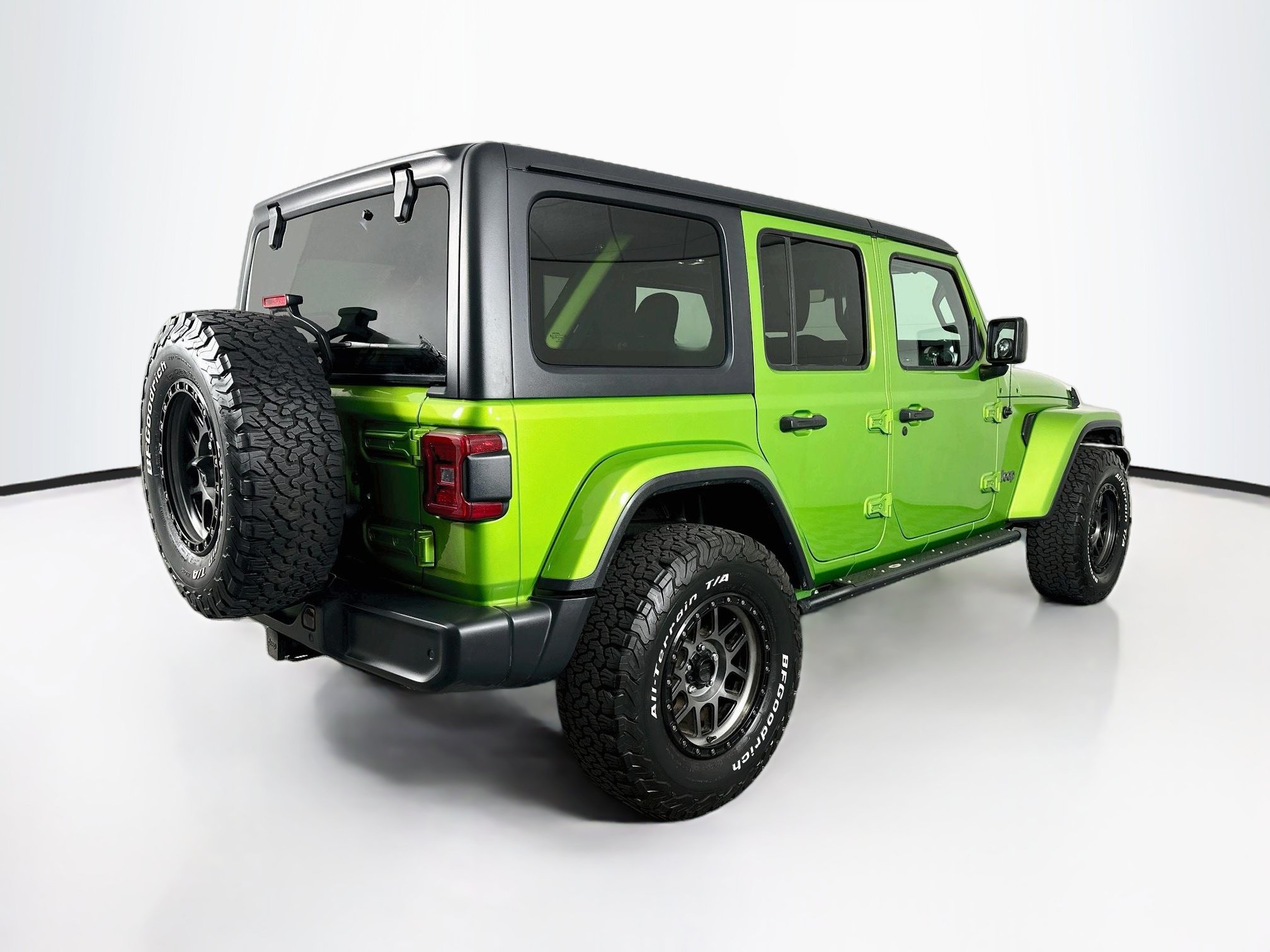 Used 2019 Jeep Wrangler Unlimited Sahara AWD/4WD image 9