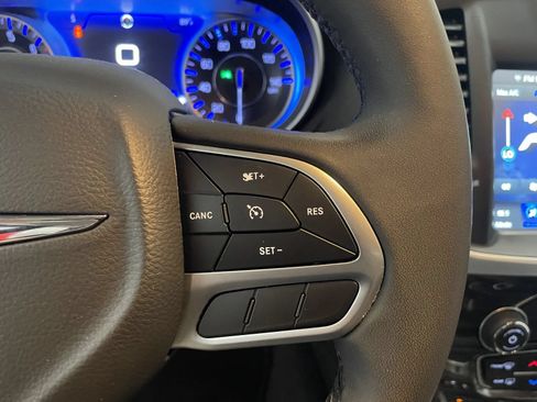 Used 2022 Chrysler 300 Touring AWD/4WD image 21