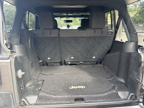 Used 2017 Jeep Wrangler Unlimited Sahara w/ Connectivity Group image 11