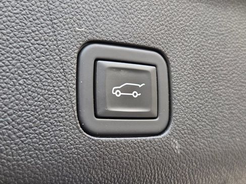 Used 2023 GMC Yukon Denali Ultimate AWD/4WD image 19