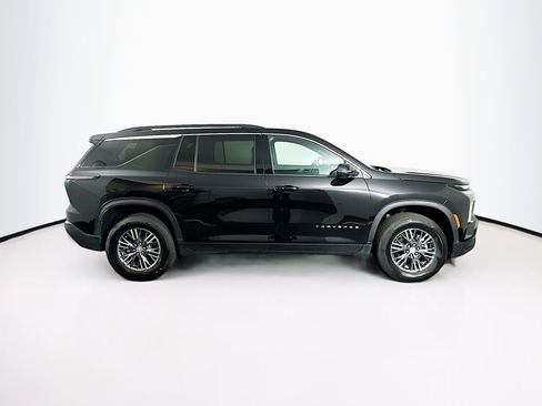 Used 2025 Chevrolet Traverse LT image 10