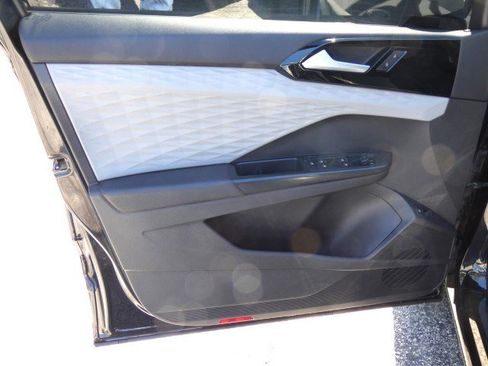 Used 2022 Volkswagen Taos S w/ IQ Drive S Package image 10