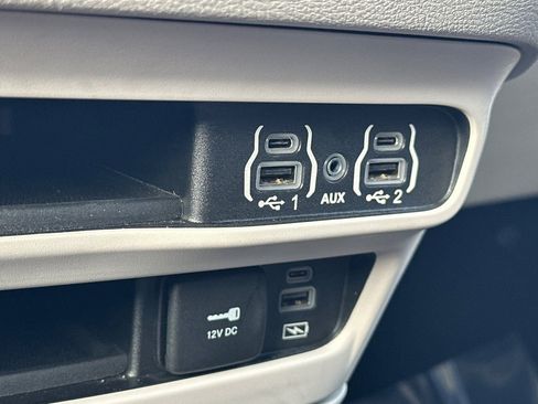 Used 2022 Chrysler Pacifica Touring-L image 33