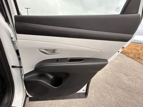 Used 2025 Hyundai Tucson SE image 40