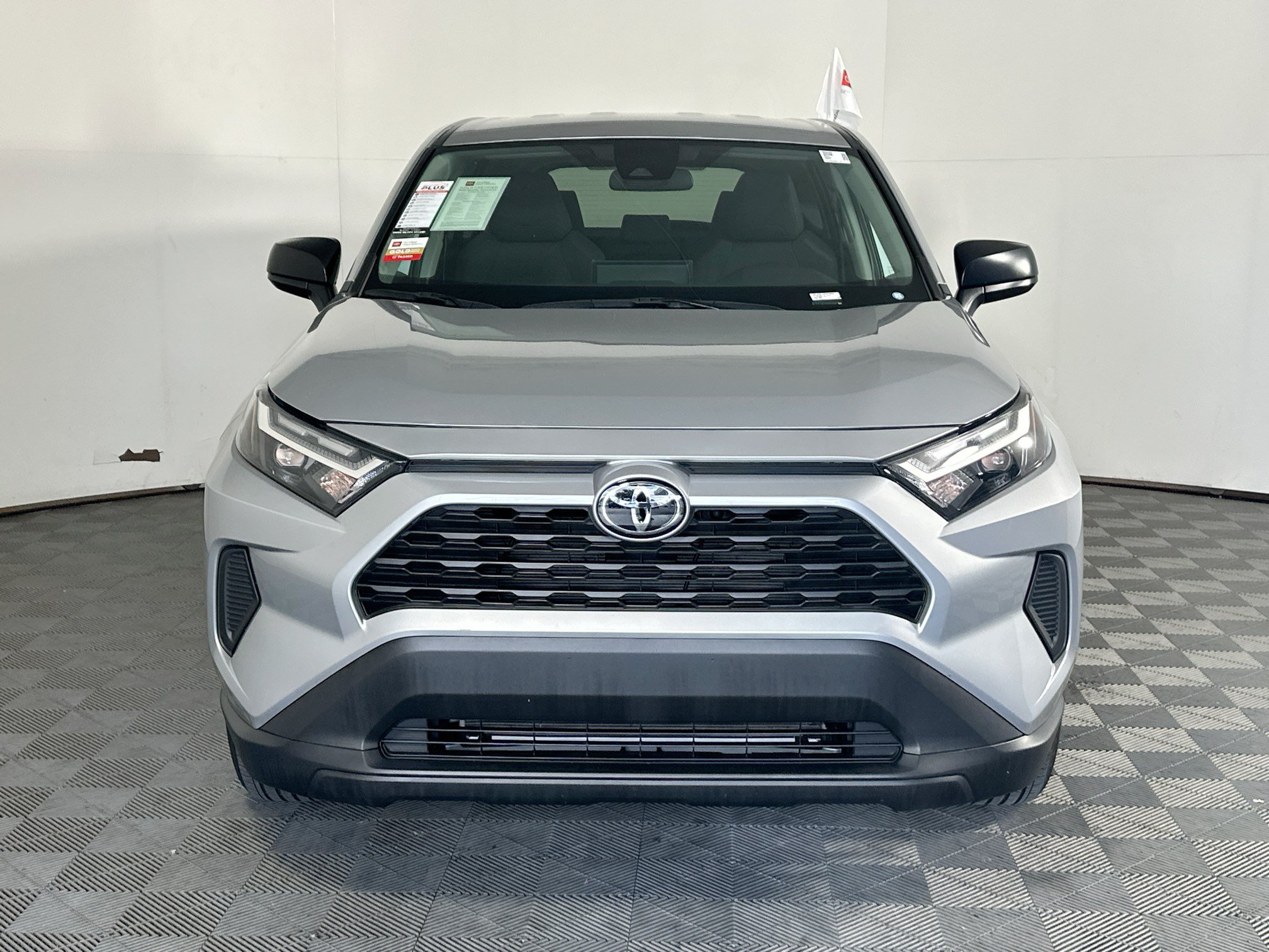Used 2025 Toyota RAV4 LE AWD/4WD image 8