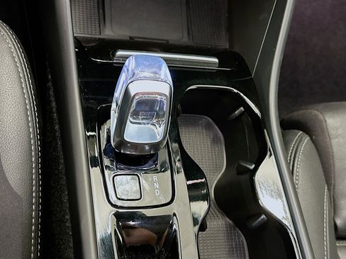 Used 2025 Volvo XC40 B5 Plus image 25