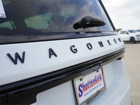 New 2025 Jeep Wagoneer L Series II w/ Premium Group I image 12