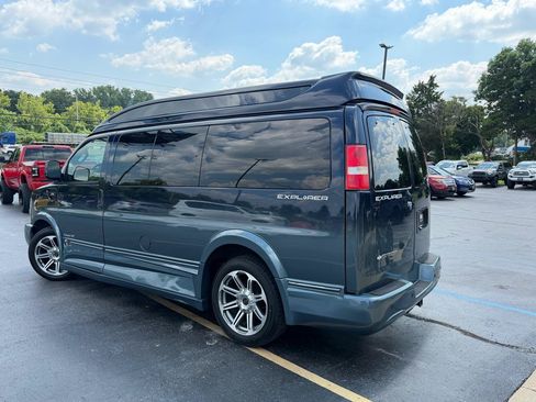Used 2017 Chevrolet Express 2500 RWD image 5