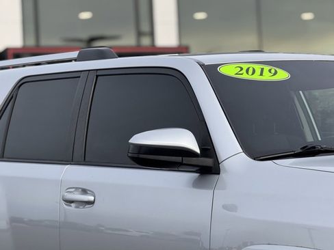 Used 2019 Toyota 4Runner SR5 Premium image 4