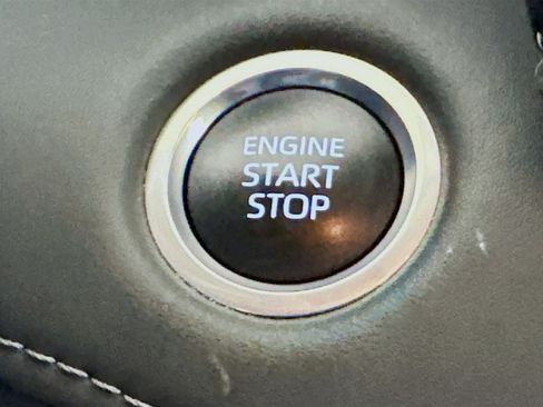 Used 2024 Toyota Highlander LE image 20