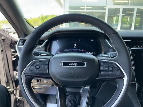 Certified 2023 Jeep Grand Cherokee Altitude image 17