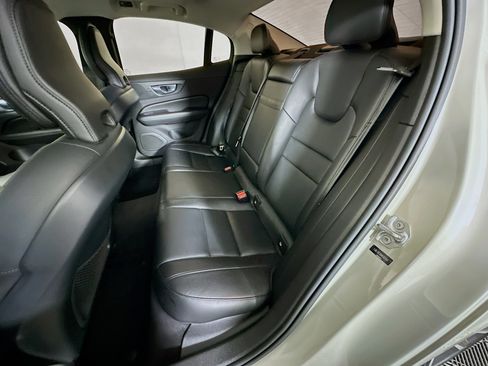 Used 2022 Volvo S60 B5 Momentum w/ Premium Package FWD image 26