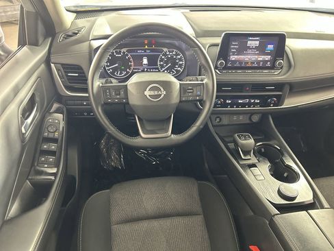 Used 2025 Nissan Rogue SV AWD/4WD image 22