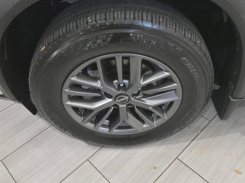 Used 2023 Nissan Rogue S image 10