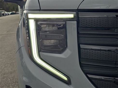 Used 2024 GMC Sierra 1500 Elevation image 11