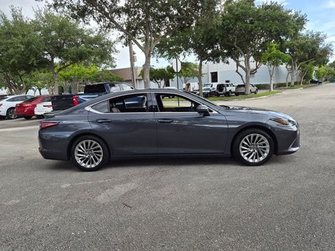 Used 2023 Lexus ES 350 Ultra Luxury w/ Accessory Package (Z2) FWD image 4