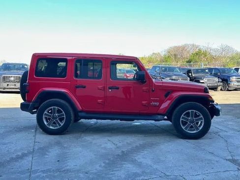 Used 2021 Jeep Wrangler Unlimited Sahara image 6