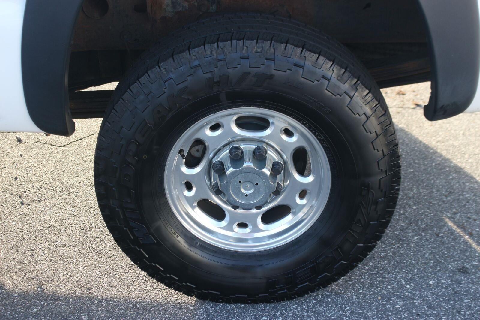 Used 2007 Chevrolet Silverado 2500 W/T w/ Heavy-Duty Power Package AWD/4WD image 29