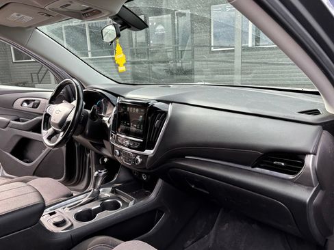 Used 2019 Chevrolet Traverse LT FWD image 18