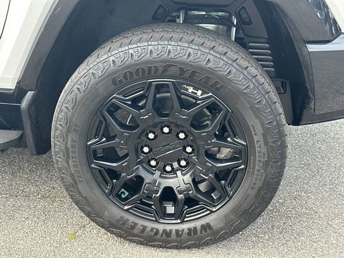 Used 2024 GMC Hummer EV 2X AWD/4WD image 20