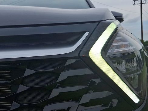 Certified 2023 Kia Sportage SX AWD/4WD image 9