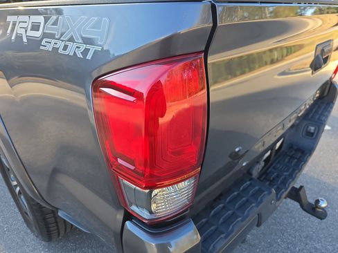 Used 2017 Toyota Tacoma TRD Sport image 36