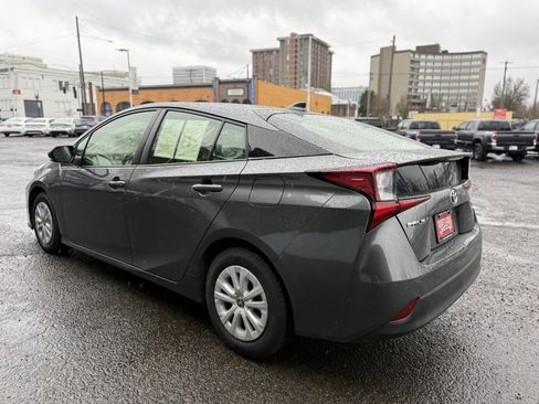 Used 2019 Toyota Prius L Eco w/ Carpet Mat Package image 5