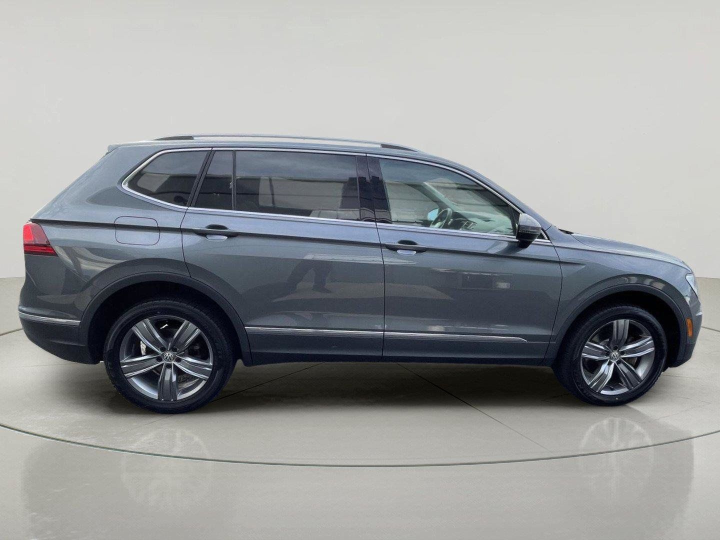 Used 2020 Volkswagen Tiguan SEL AWD/4WD image 8