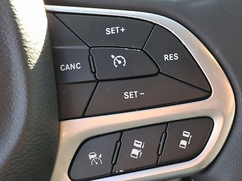 Certified 2022 Chrysler Pacifica Touring-L image 22