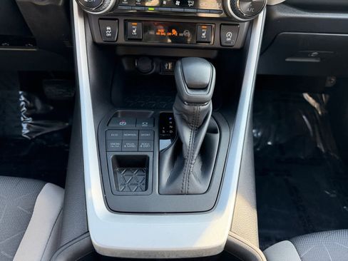 Used 2025 Toyota RAV4 XLE w/ Convenience Package image 15