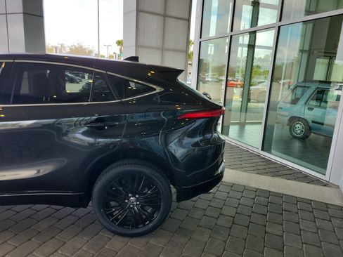 Certified 2023 Toyota Venza Nightshade image 4