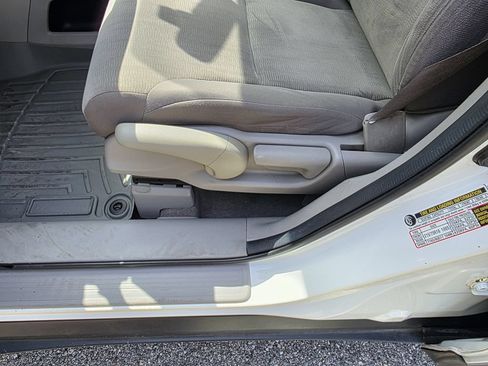 Used 2013 Honda CR-V LX image 17