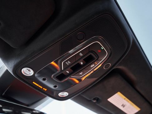 Used 2025 Lamborghini Urus SE image 90