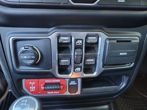 Used 2021 Jeep Gladiator Mojave image 17