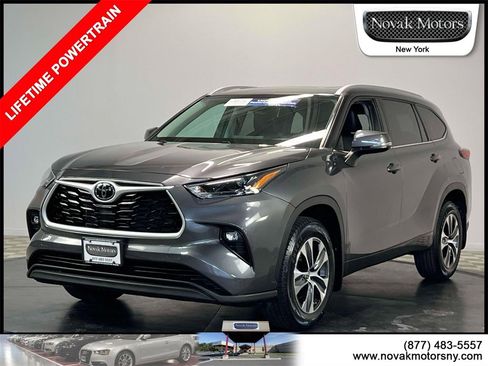 Used 2022 Toyota Highlander XLE image 4