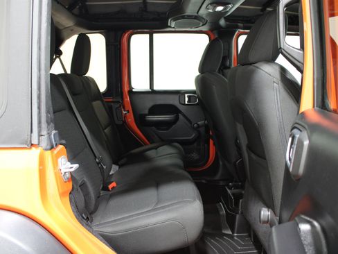 Used 2018 Jeep Wrangler Unlimited Sport AWD/4WD image 19