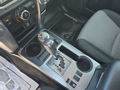 Used 2018 Toyota 4Runner SR5 AWD/4WD image 23