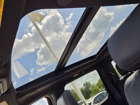 New 2026 Ford F250 Platinum w/ FX4 Off-Road Package image 24