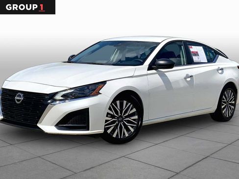 Used 2024 Nissan Altima 2.5 SV FWD image 1