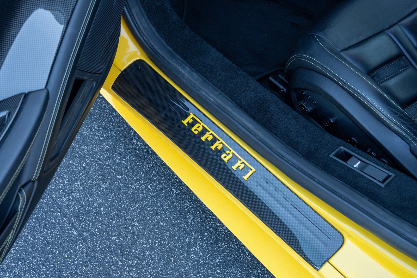 Used 2012 Ferrari 458 Italia Coupe RWD image 25