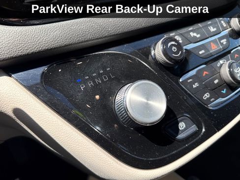 Used 2024 Chrysler Pacifica Touring-L FWD image 21