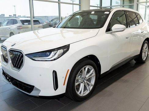Used 2025 BMW X3 xDrive30 AWD/4WD image 3