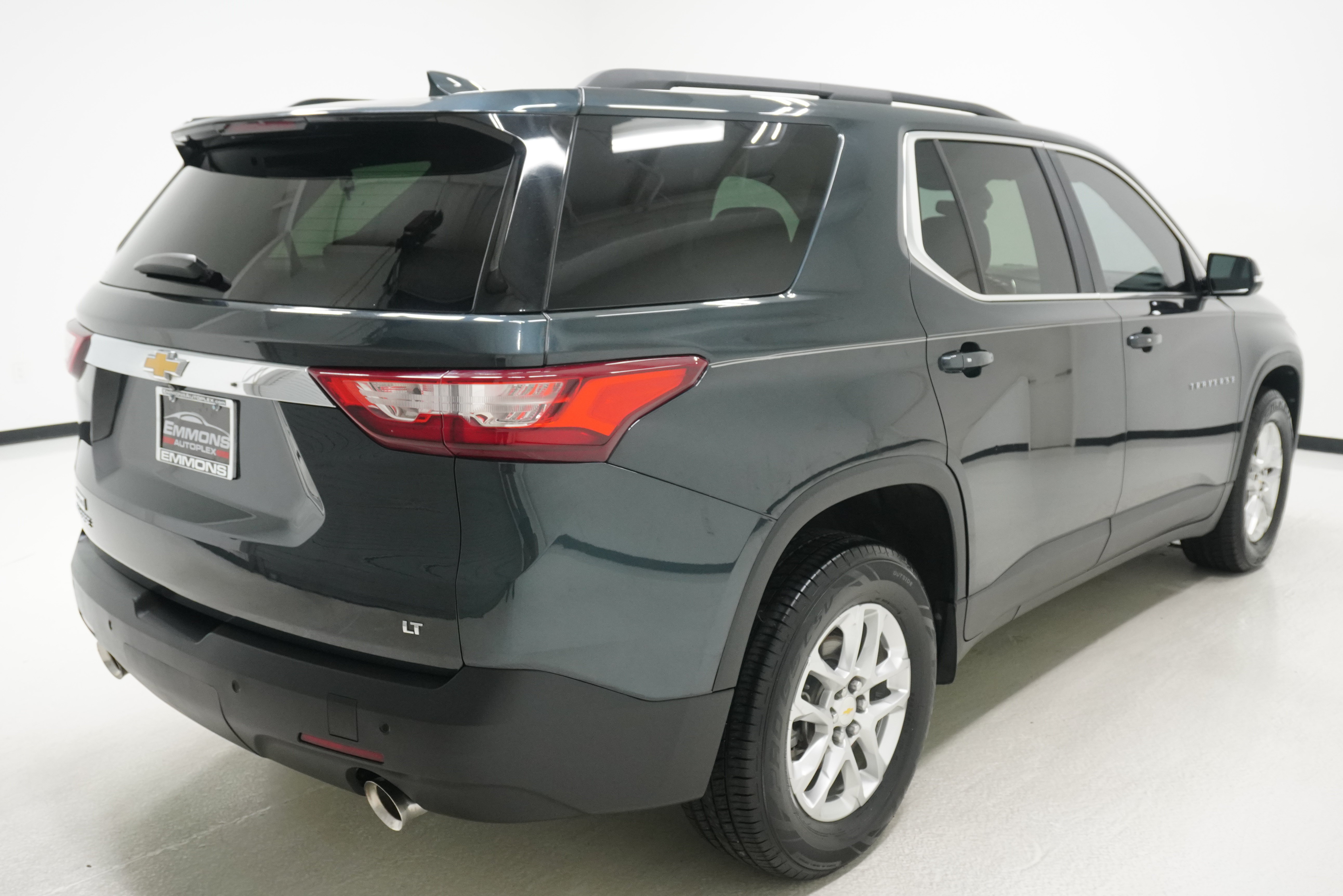 Used 2020 Chevrolet Traverse LT FWD image 3