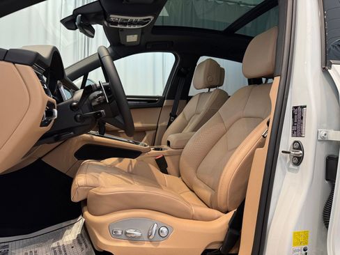 Used 2025 Porsche Macan image 5