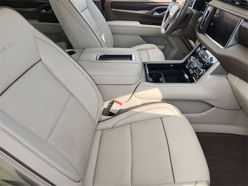 Used 2022 GMC Yukon XL Denali w/ Denali Ultimate Package image 14